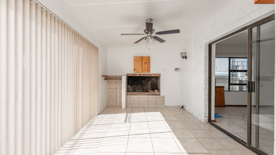 To Let 3 Bedroom Property for Rent in Struisbaai Western Cape